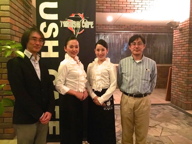 フルーツアートの青山貴子さんと北山恵子さん。 フルート 大村友樹さん ギター橋口武史
